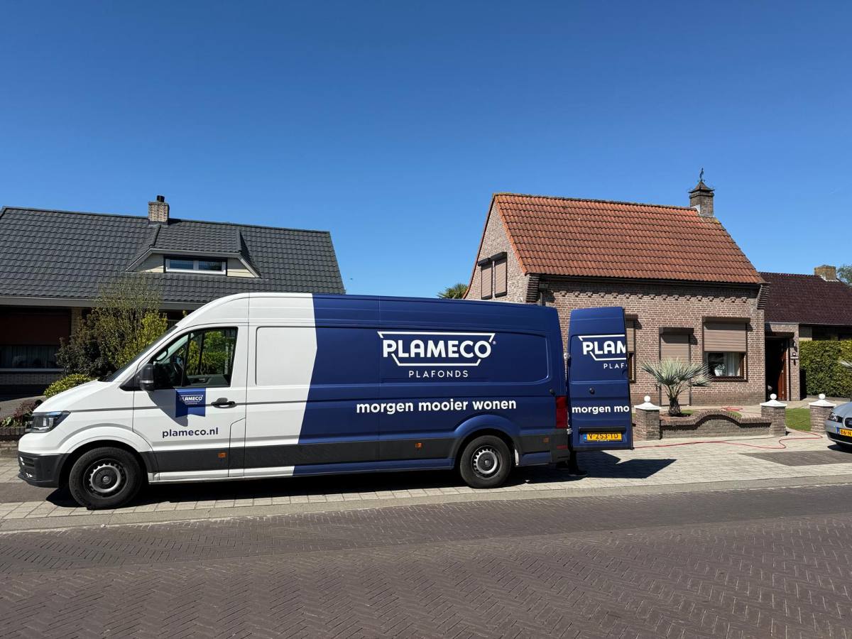 Bus voor de deur bij een klant