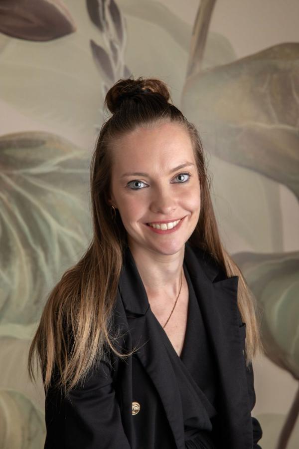 Chantal van Leeuwen, Gastvrouw bij Plameco Plafonds